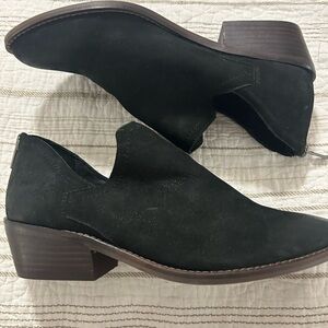 Black Suede women’s size 9. Lucky brand ankle boots.